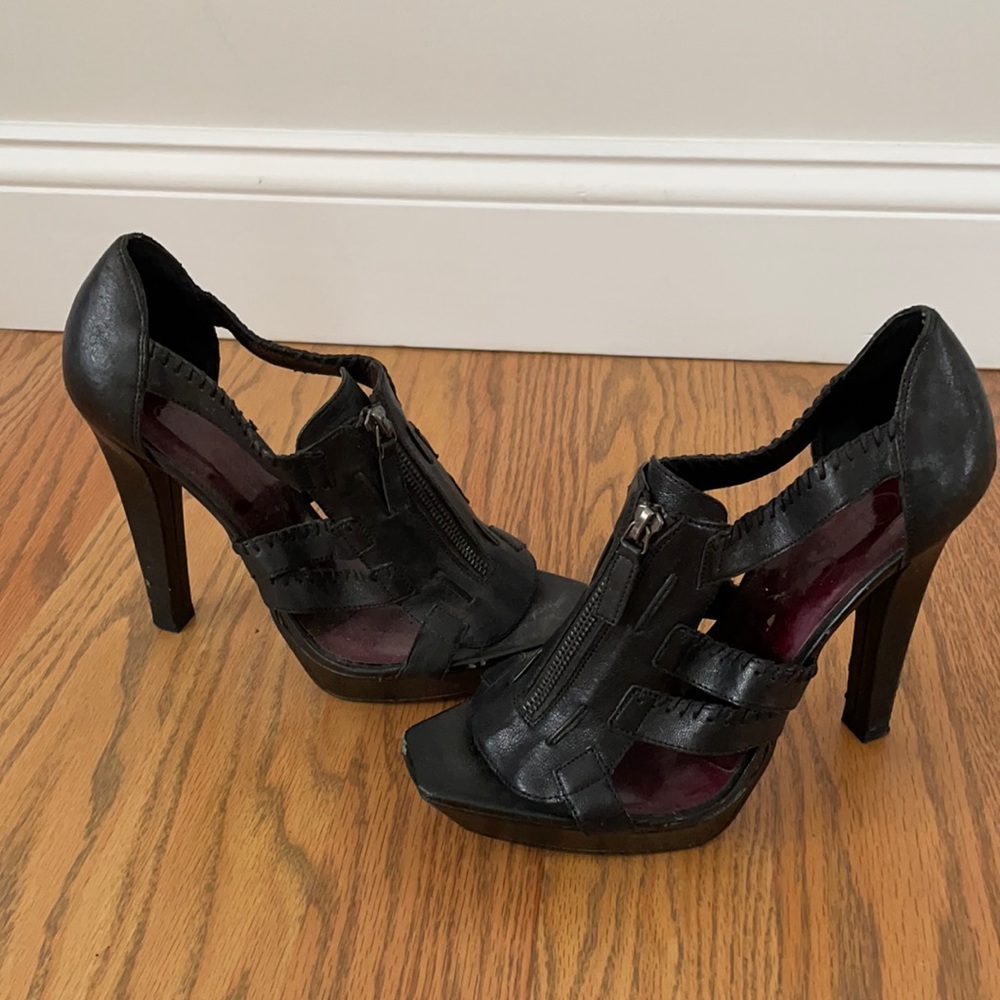 Jessica Simpson striker heel